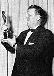 https://upload.wikimedia.org/wikipedia/commons/thumb/6/63/George_Stevens_with_Oscar_for_Giant.jpg/110px-George_Stevens_with_Oscar_for_Giant.jpg